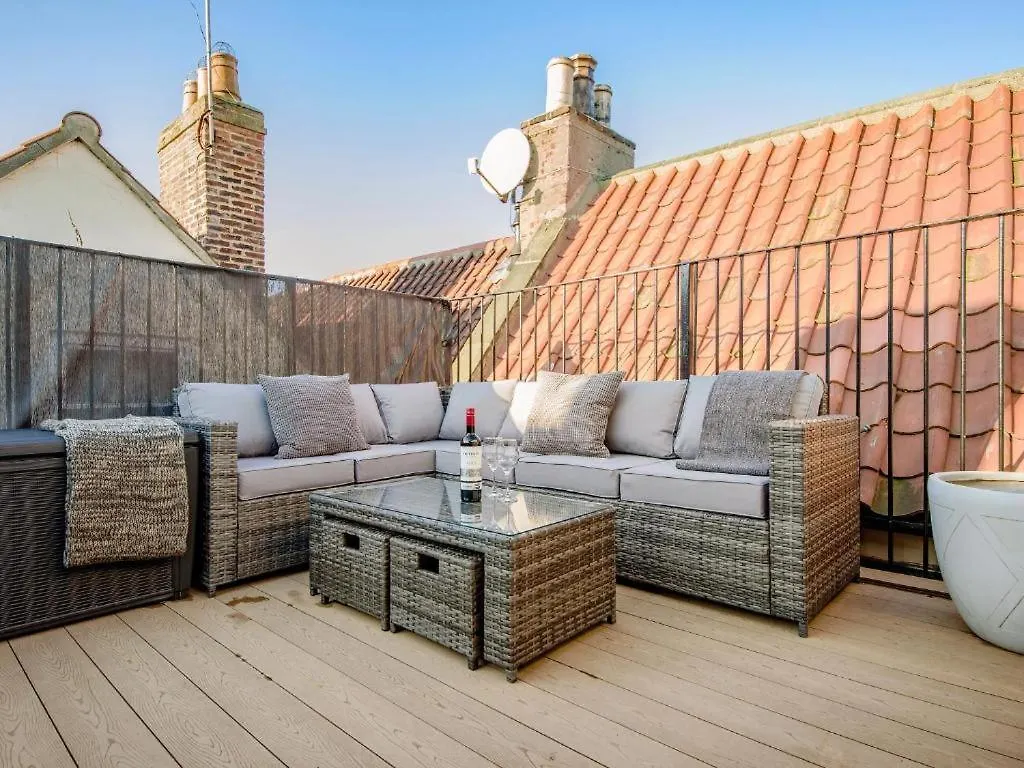 89A Church Street - Luxury One Bed Apartment With Roof Terrace Whitby