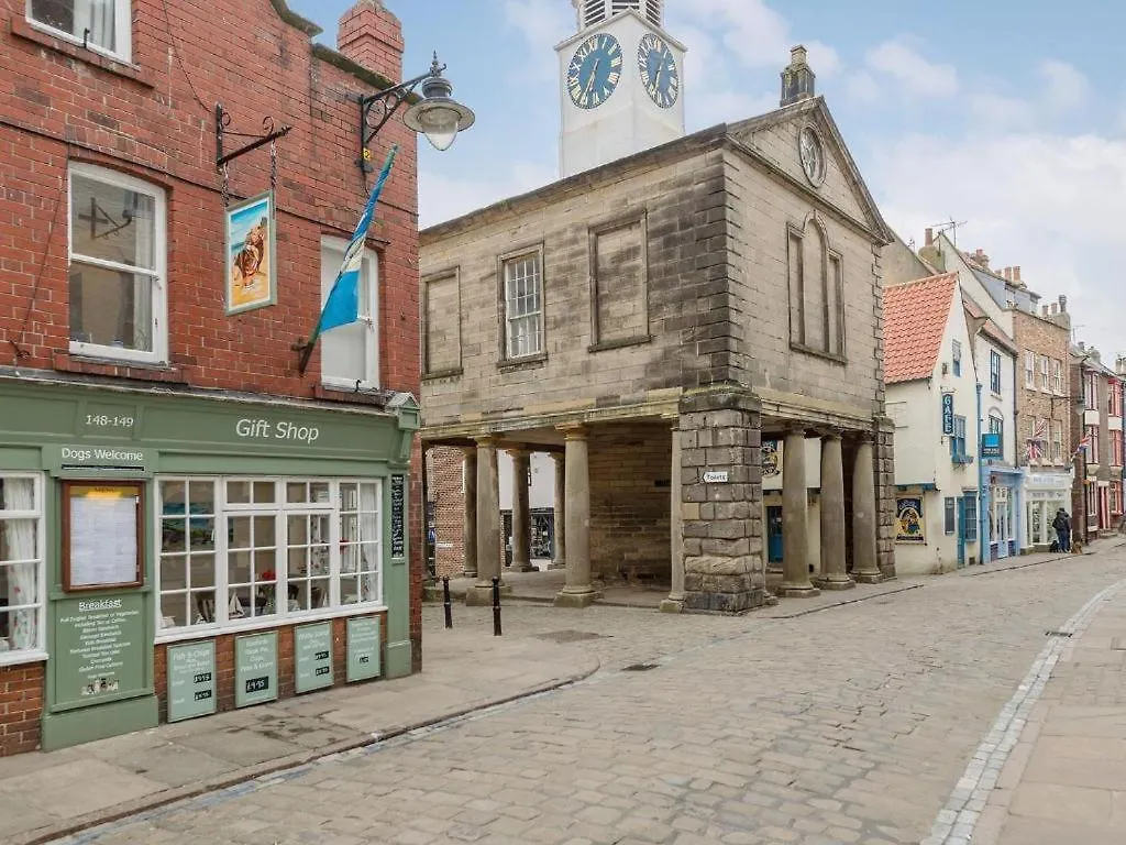 89A Church Street - Luxury One Bed Apartment With Roof Terrace Whitby