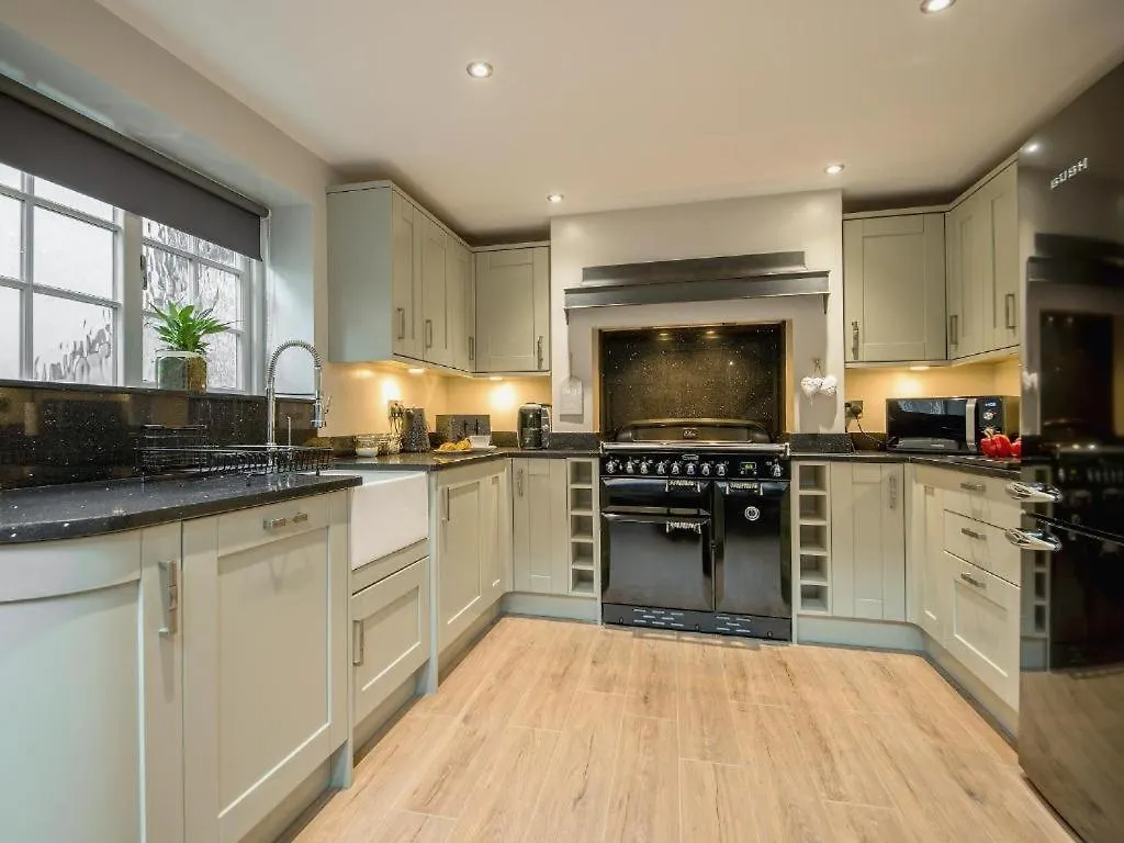 89A Church Street - Luxury One Bed Apartment With Roof Terrace Whitby