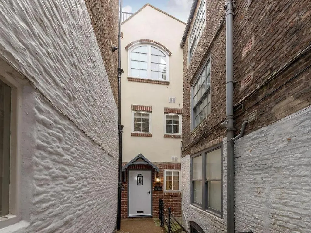 89A Church Street - Luxury One Bed Apartment With Roof Terrace Whitby 0*,