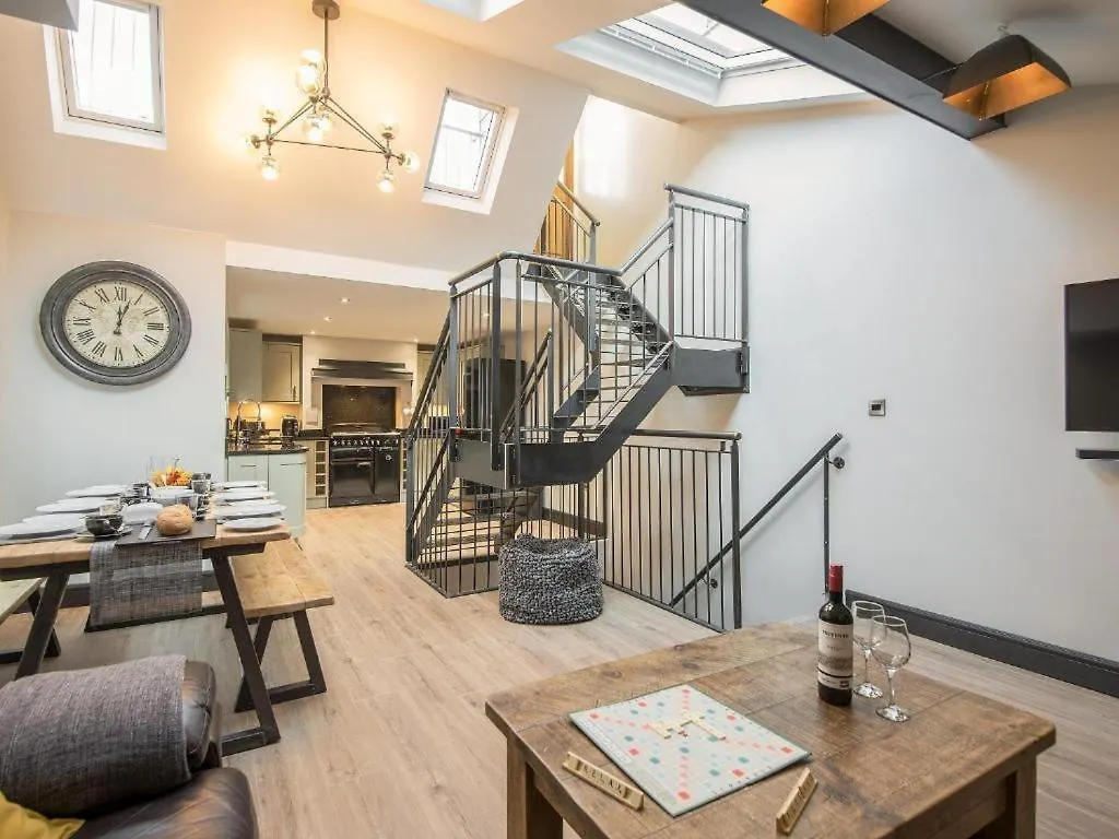 89A Church Street - Luxury One Bed Apartment With Roof Terrace Whitby