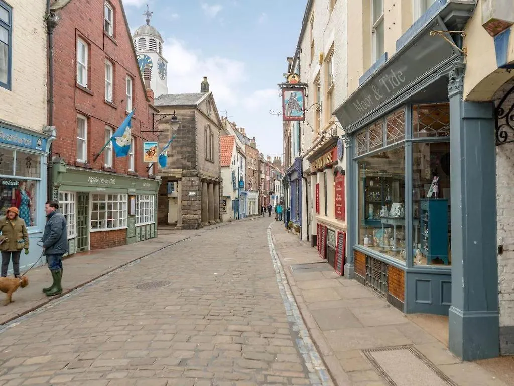 89A Church Street - Luxury One Bed Apartment With Roof Terrace Whitby